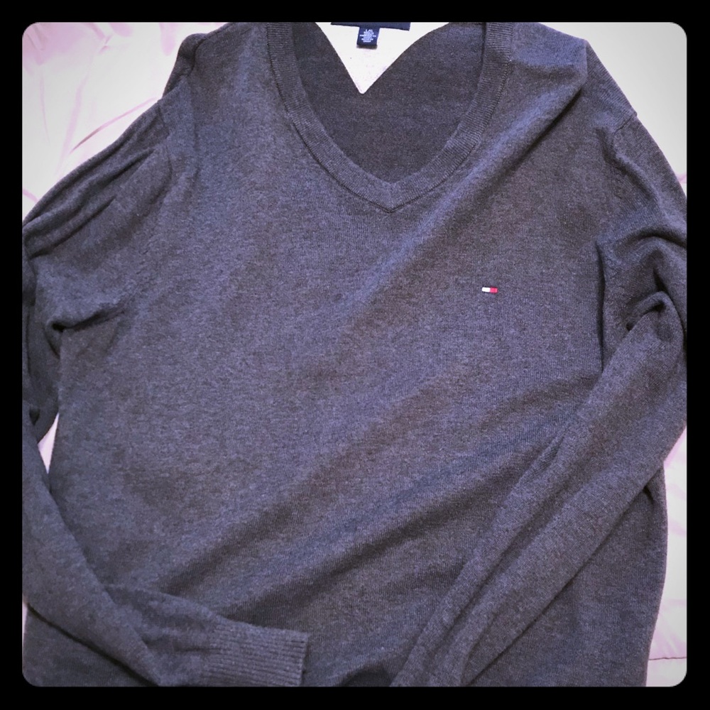 Tommy Hilfiger men’s gray v neck sweater